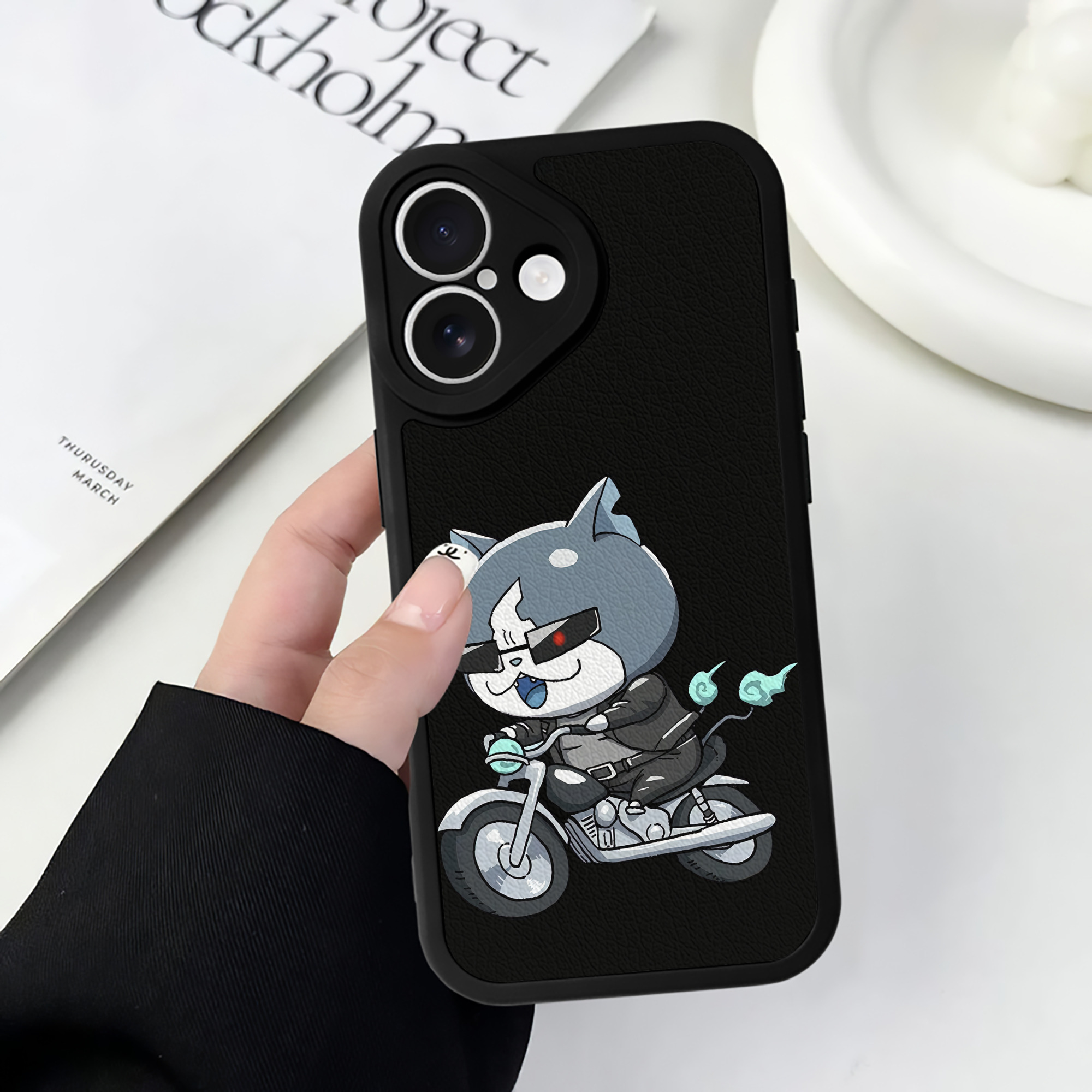 （画像用） 妖怪ウォッチ Yo-kai Watch 【iPhone 16シリーズ対応】シリコンスマホケース（レザー調） 材質：シリコン